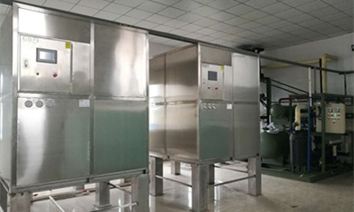 Ligne de production de glace comestible carrée semi-automatique de 20 tonnes pour un client de Zhengzhou