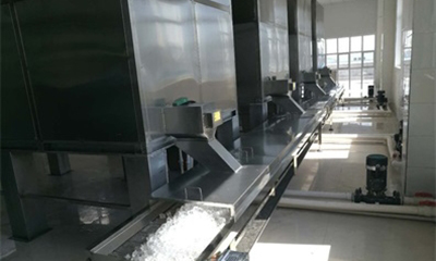 Ligne de production de glace comestible carrée semi-automatique de 20 tonnes pour un client de Zhengzhou