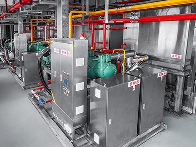 Machine à glace en plaques utilisée dans le processus de refroidissement pour la production de crème